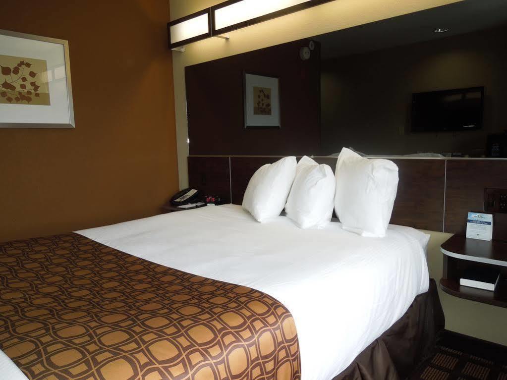 Microtel Inn And Suites North Canton Eksteriør billede